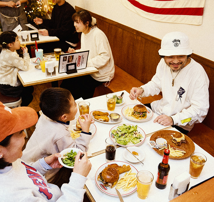 家族の食事シーン